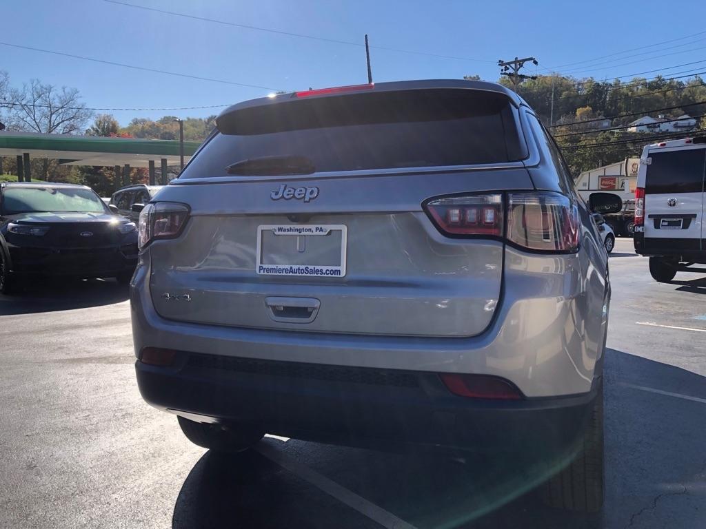2023 Jeep Compass photo 5 of 38