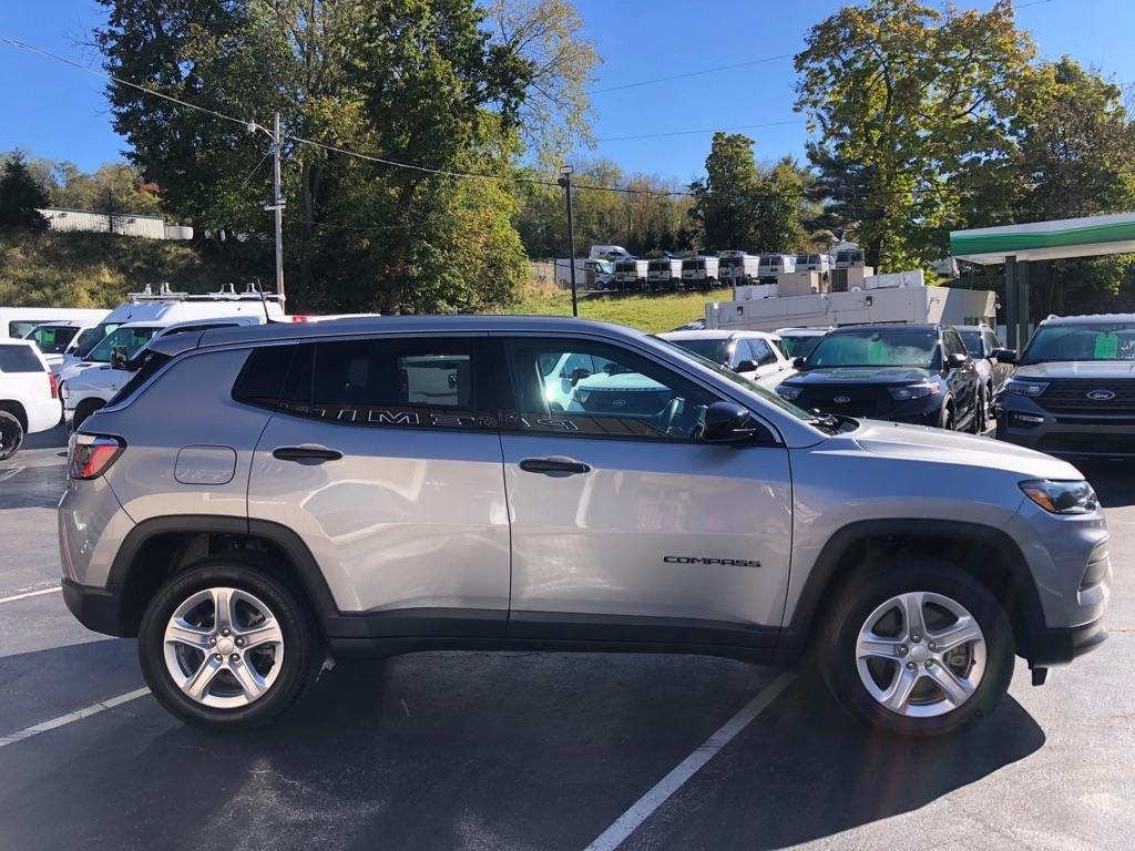 2023 Jeep Compass photo 7 of 38