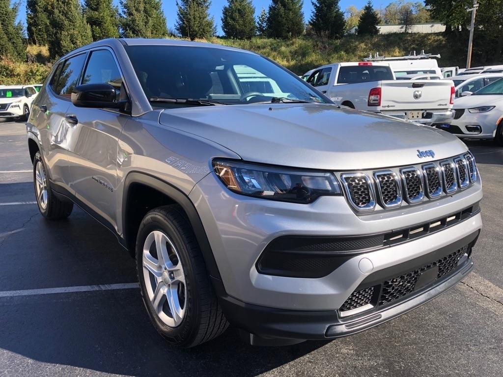 2023 Jeep Compass photo 8 of 38