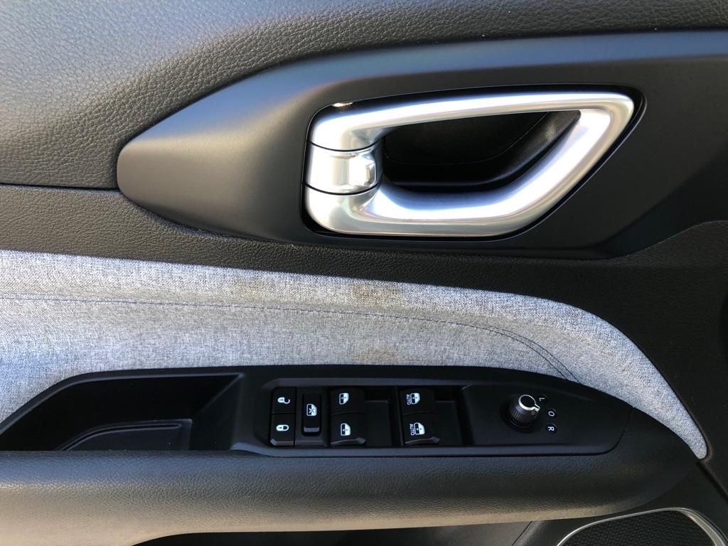2023 Jeep Compass photo 17 of 38