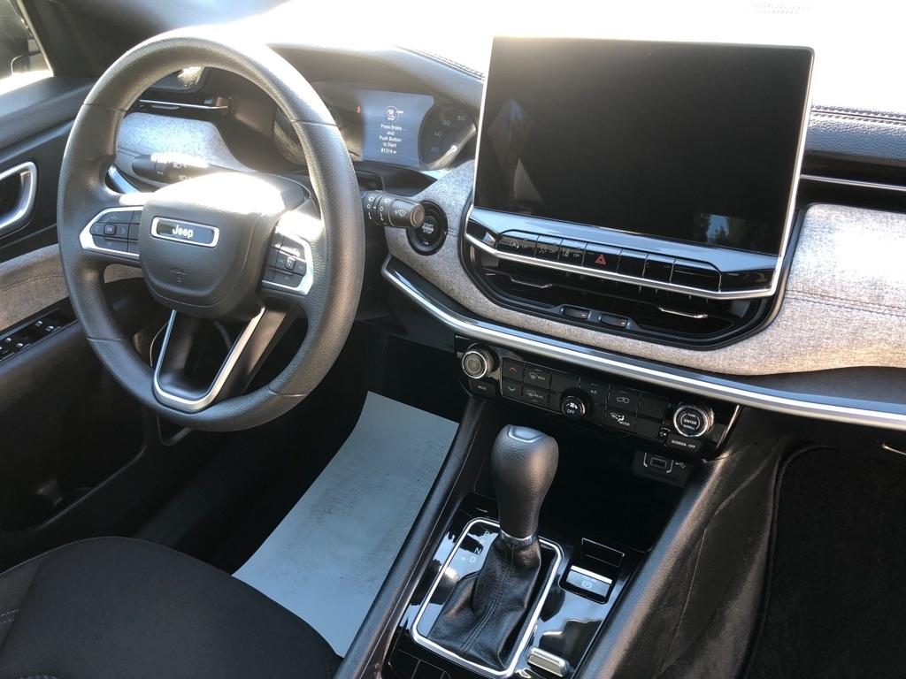 2023 Jeep Compass photo 25 of 38
