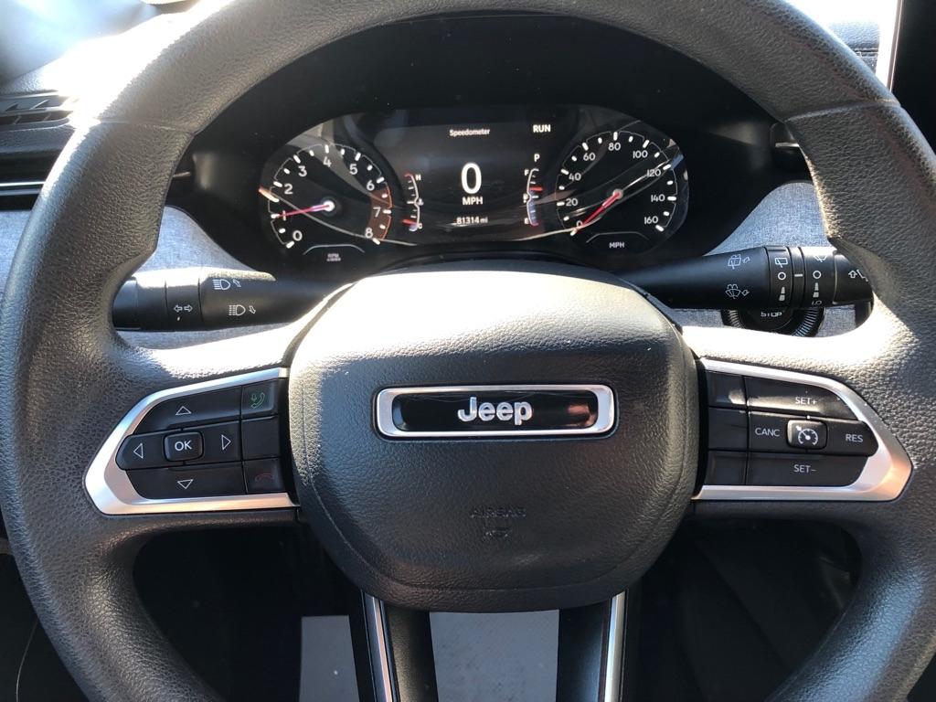 2023 Jeep Compass photo 32 of 38