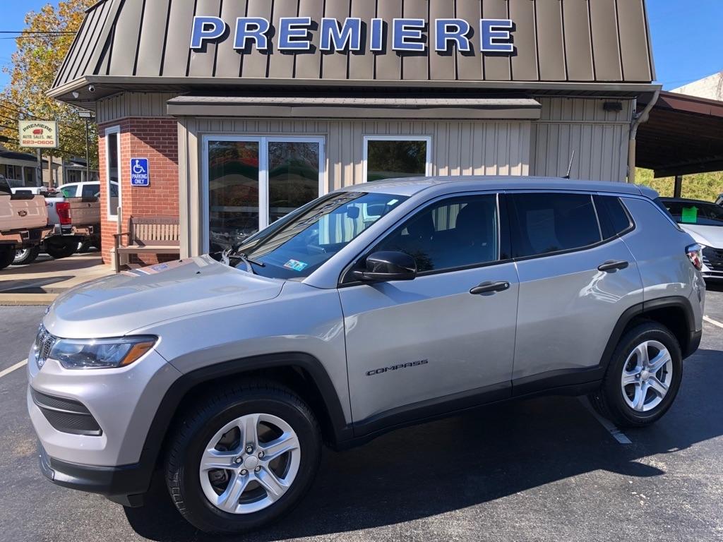 2023 Jeep Compass photo 2 of 37