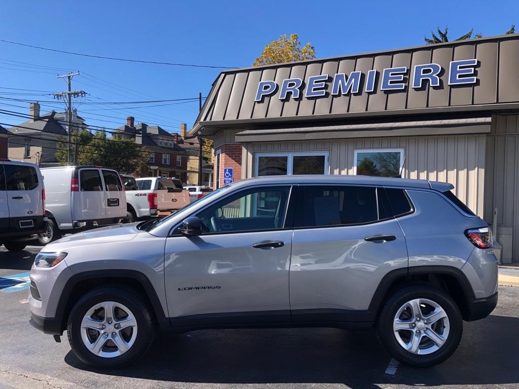 2023 Jeep Compass photo 3 of 37
