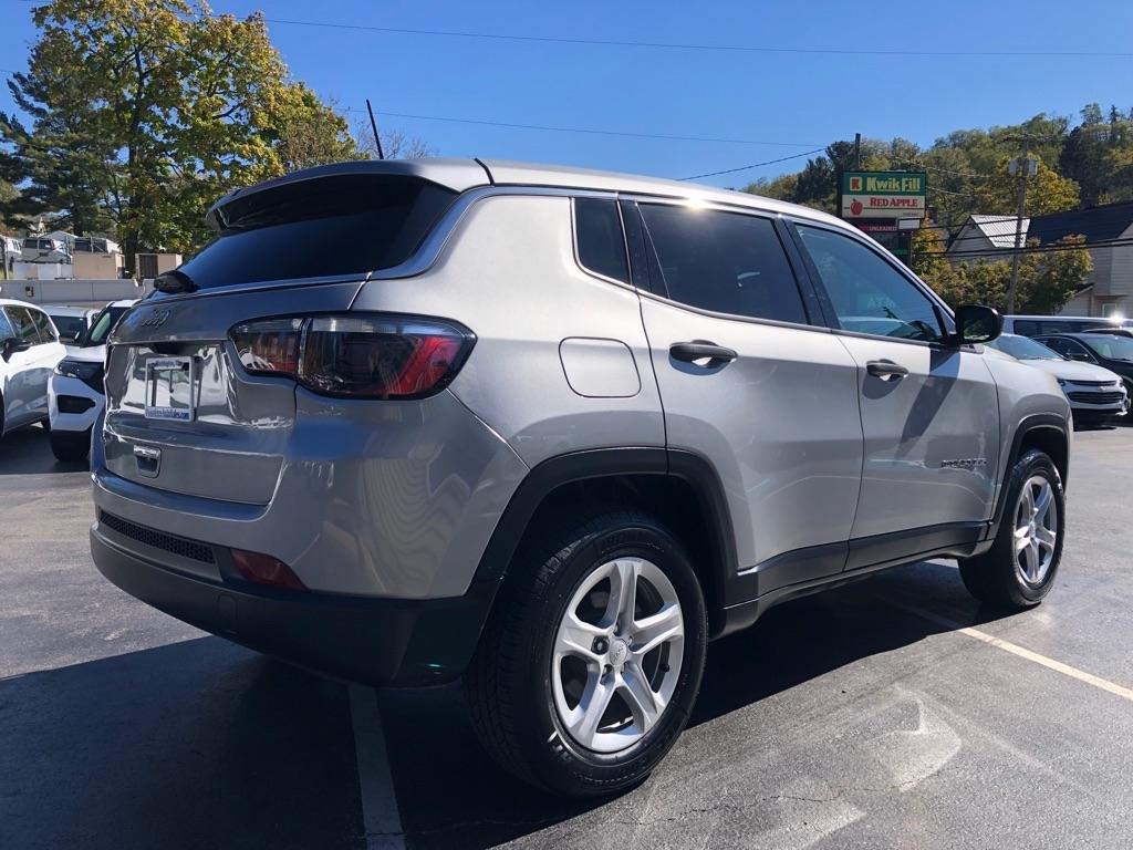 2023 Jeep Compass photo 6 of 37