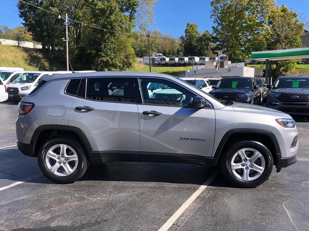 2023 Jeep Compass photo 7 of 37