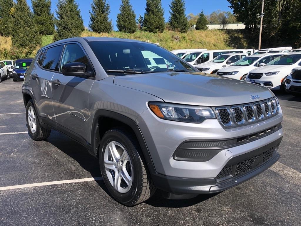 2023 Jeep Compass photo 8 of 37
