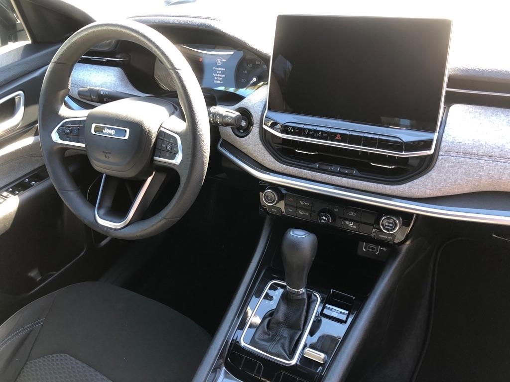 2023 Jeep Compass photo 25 of 37