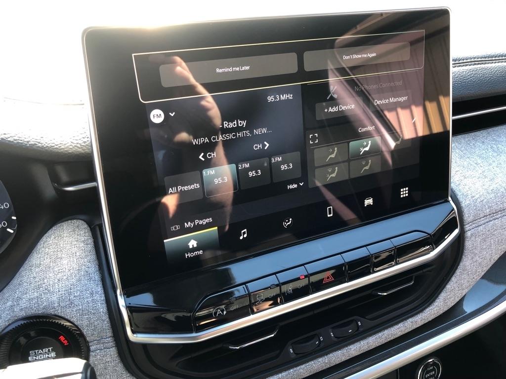 2023 Jeep Compass photo 27 of 37