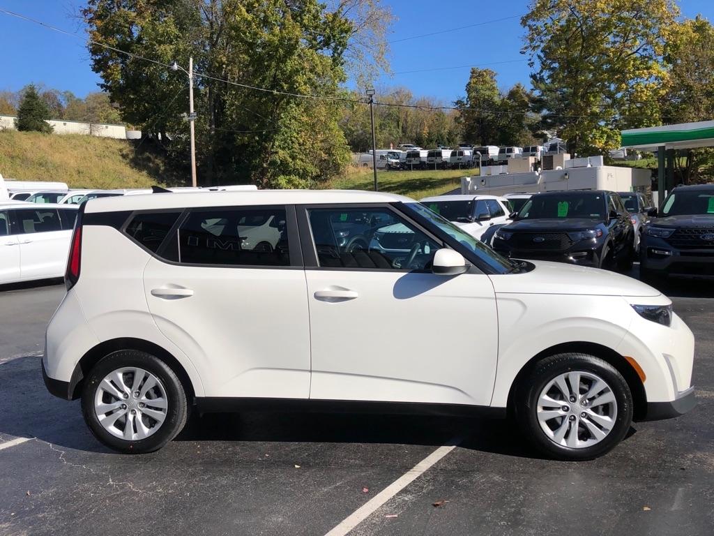 2024 Kia Soul photo 7 of 35
