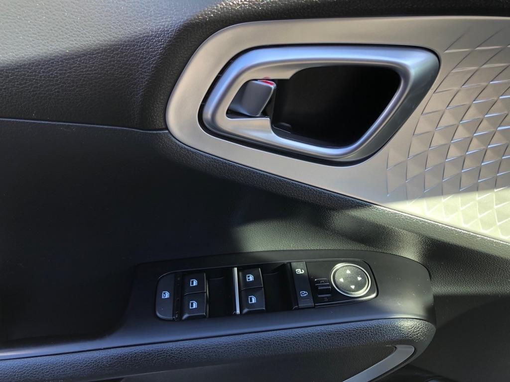 2024 Kia Soul photo 17 of 35