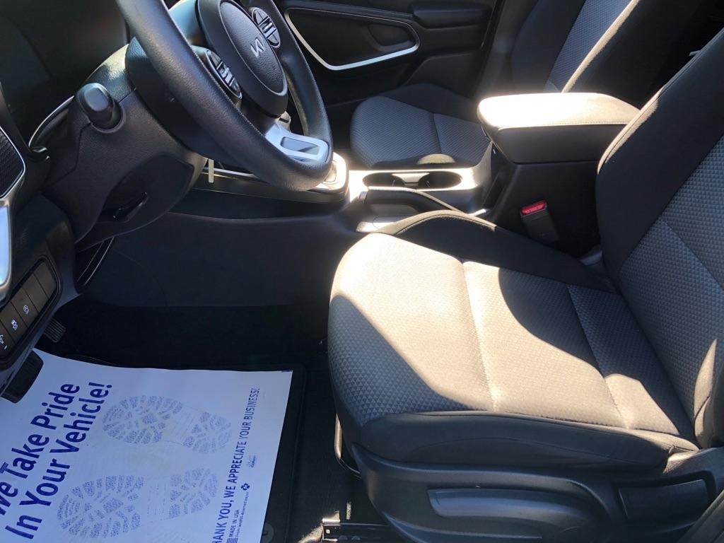 2024 Kia Soul photo 18 of 35