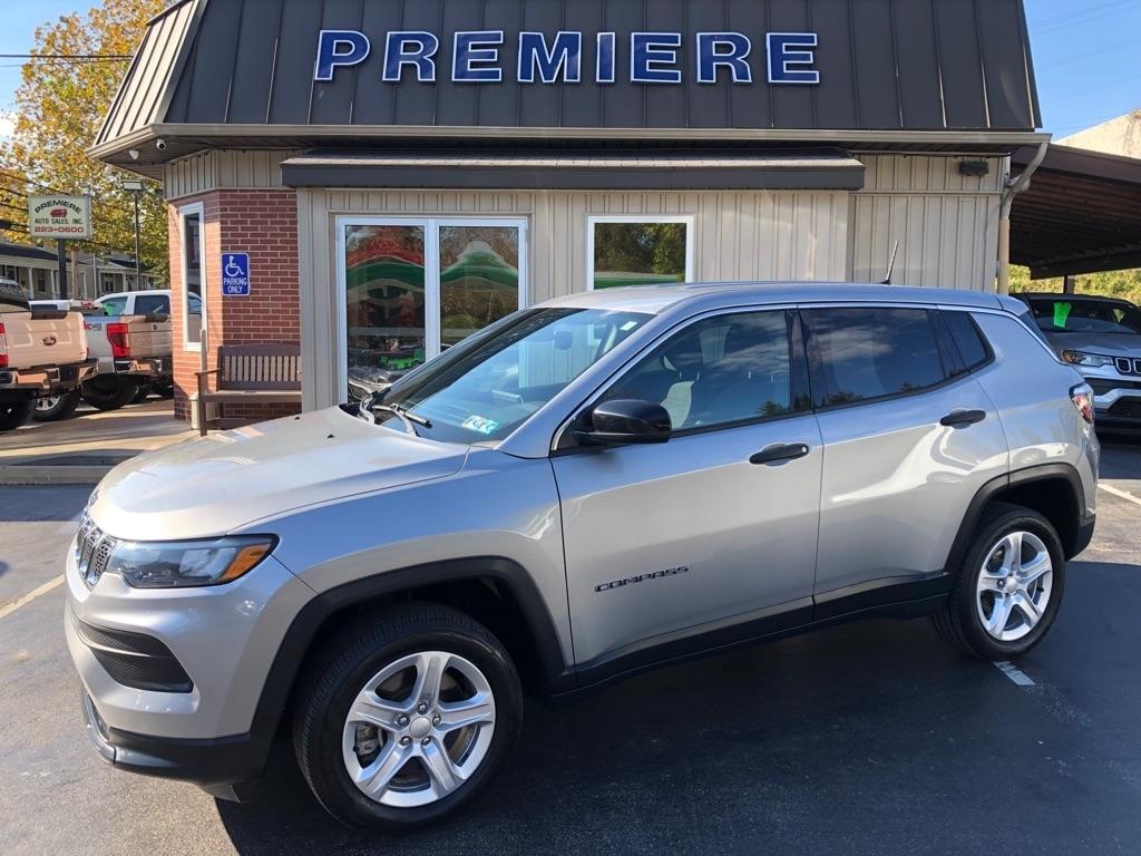 2023 Jeep Compass photo 2 of 36