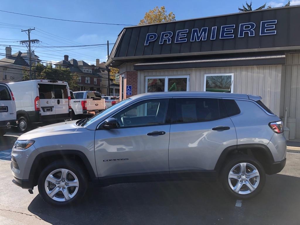 2023 Jeep Compass photo 3 of 36