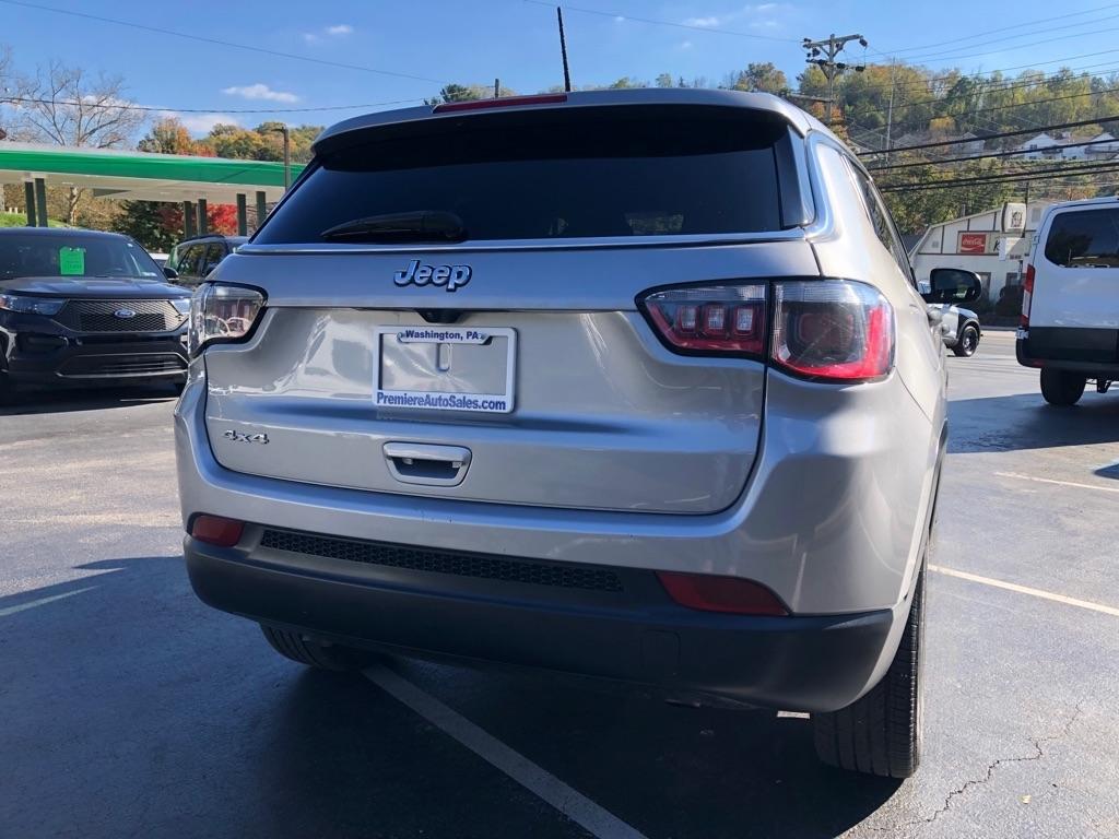 2023 Jeep Compass photo 5 of 36