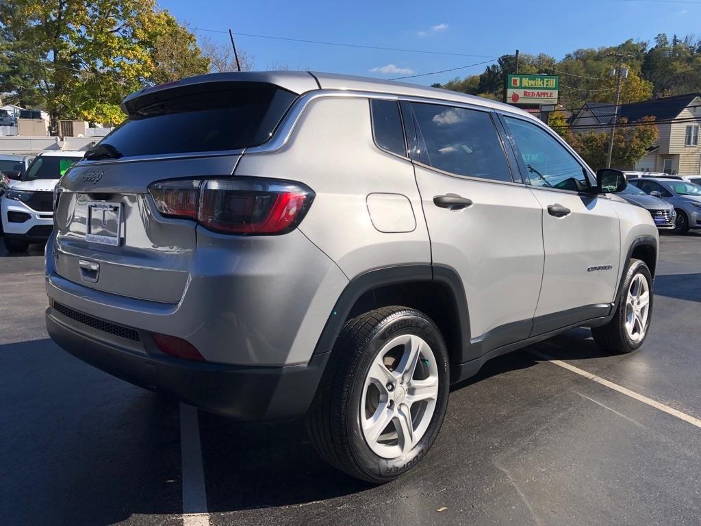 2023 Jeep Compass photo 6 of 36