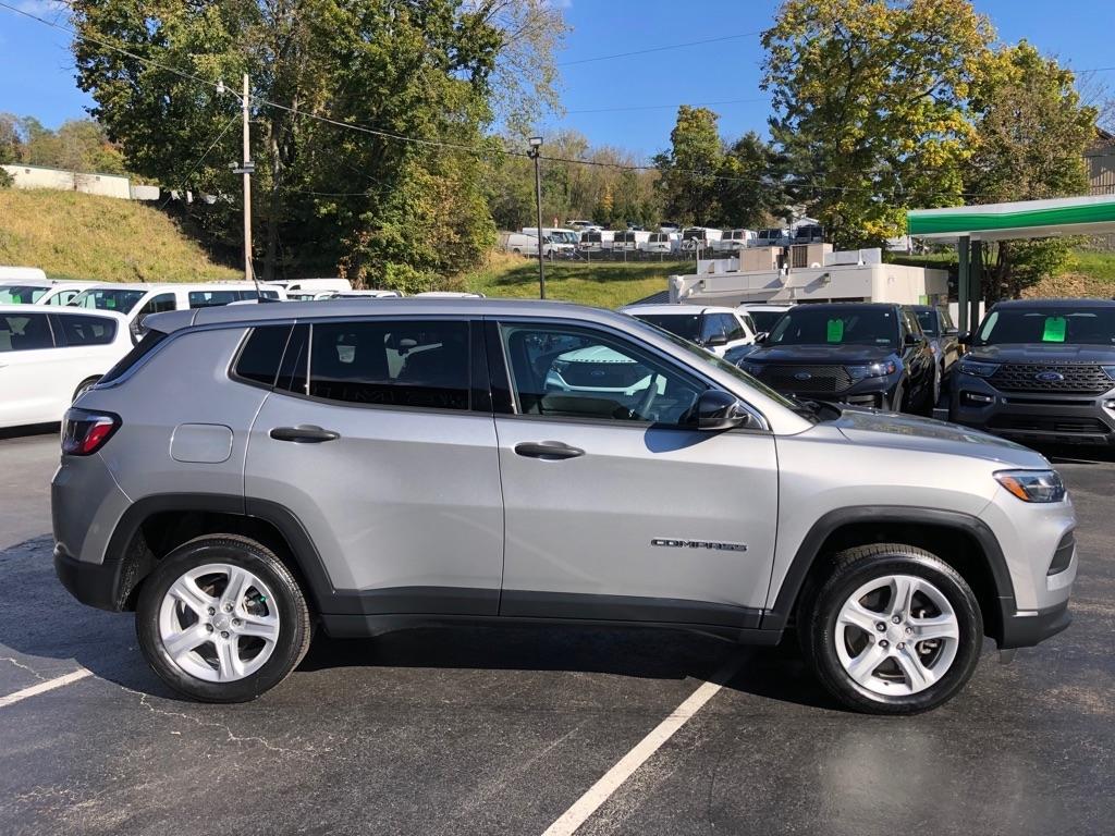 2023 Jeep Compass photo 7 of 36