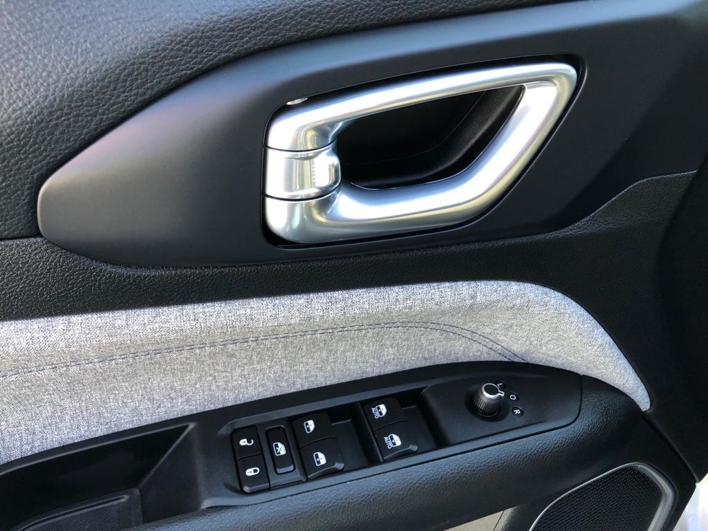 2023 Jeep Compass photo 18 of 36