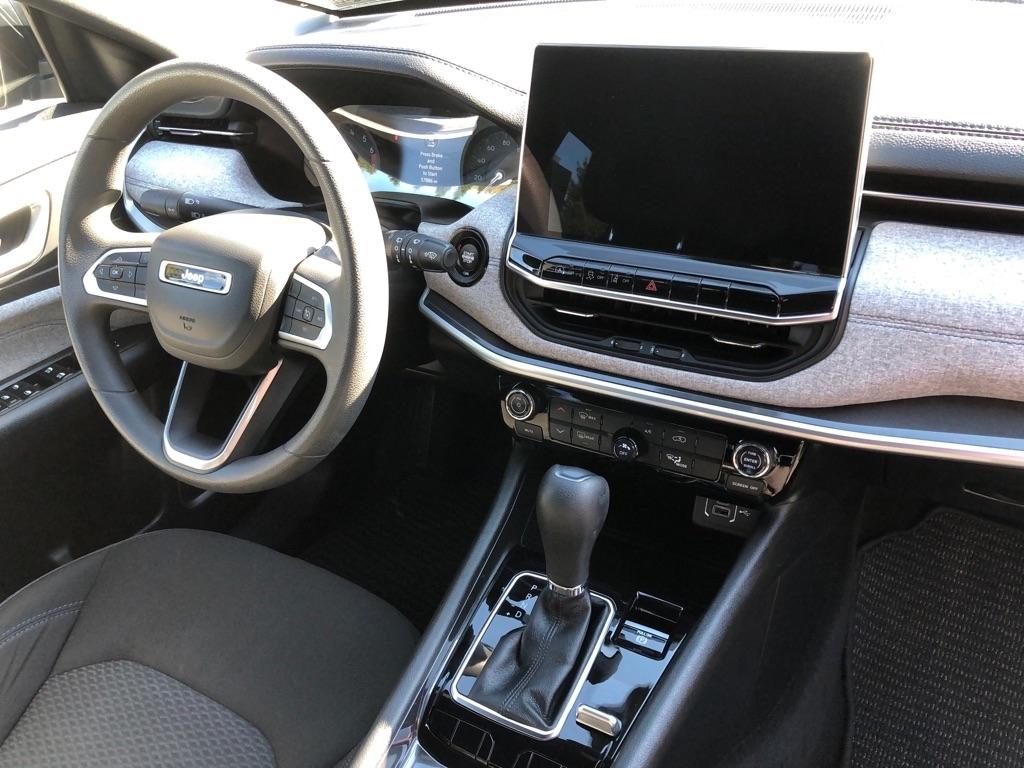 2023 Jeep Compass photo 25 of 36