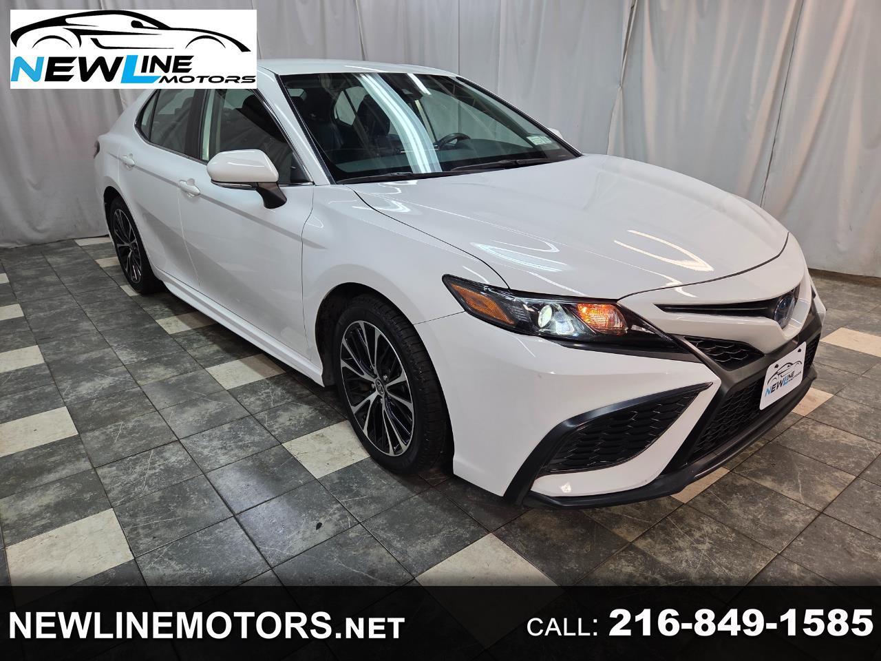 2022 Toyota Camry SE's photo