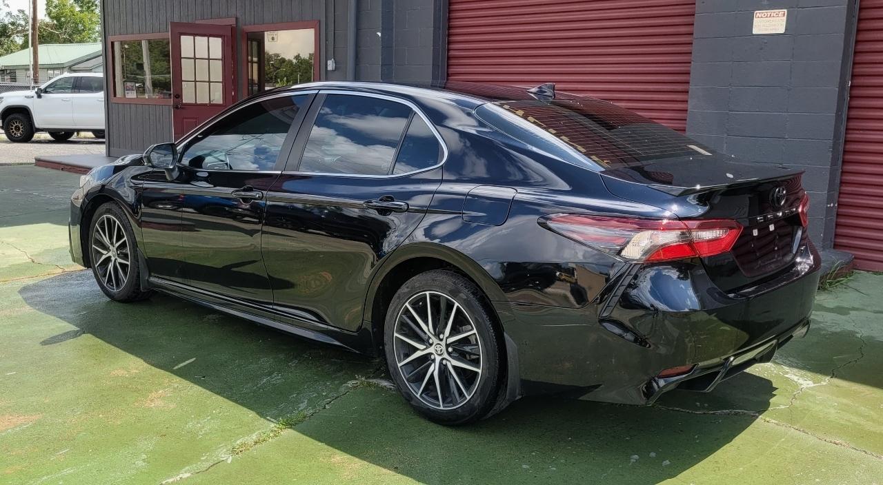 2023 Toyota Camry SE - Image 3