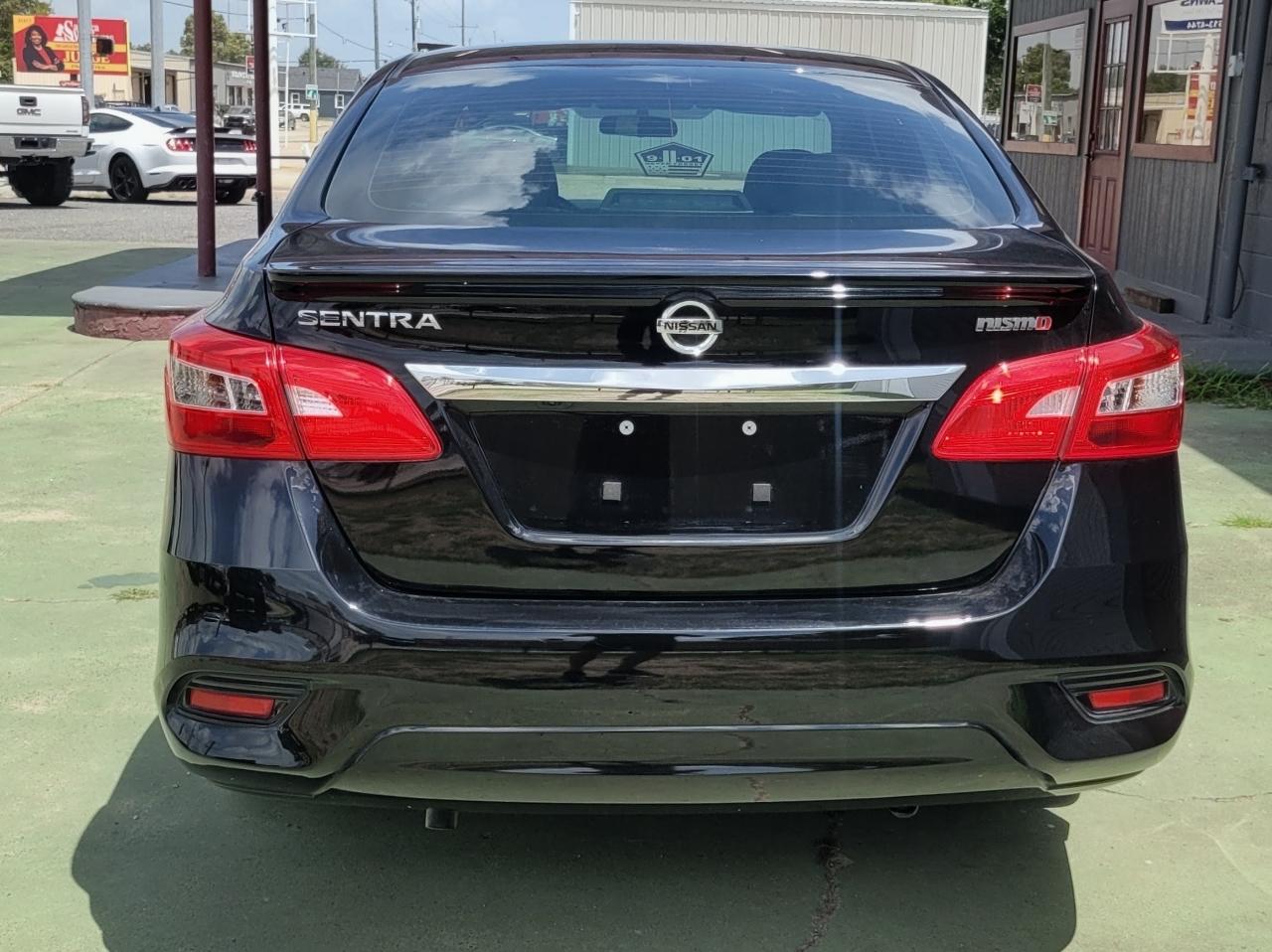 2018 Nissan Sentra SR - Image 4