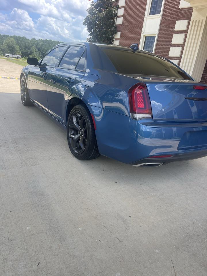2023 Chrysler 300 Touring - Image 2