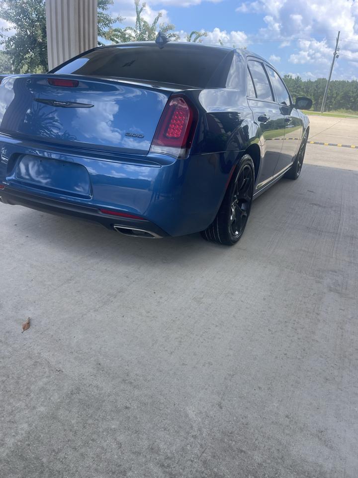 2023 Chrysler 300 Touring - Image 4