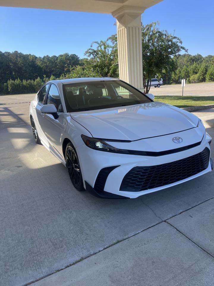2025 Toyota Camry XLE - Image 4
