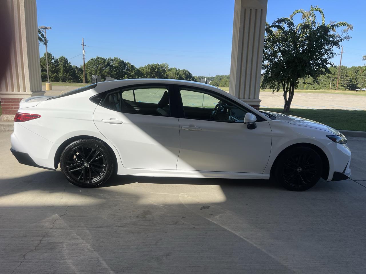 2025 Toyota Camry XLE - Image 5