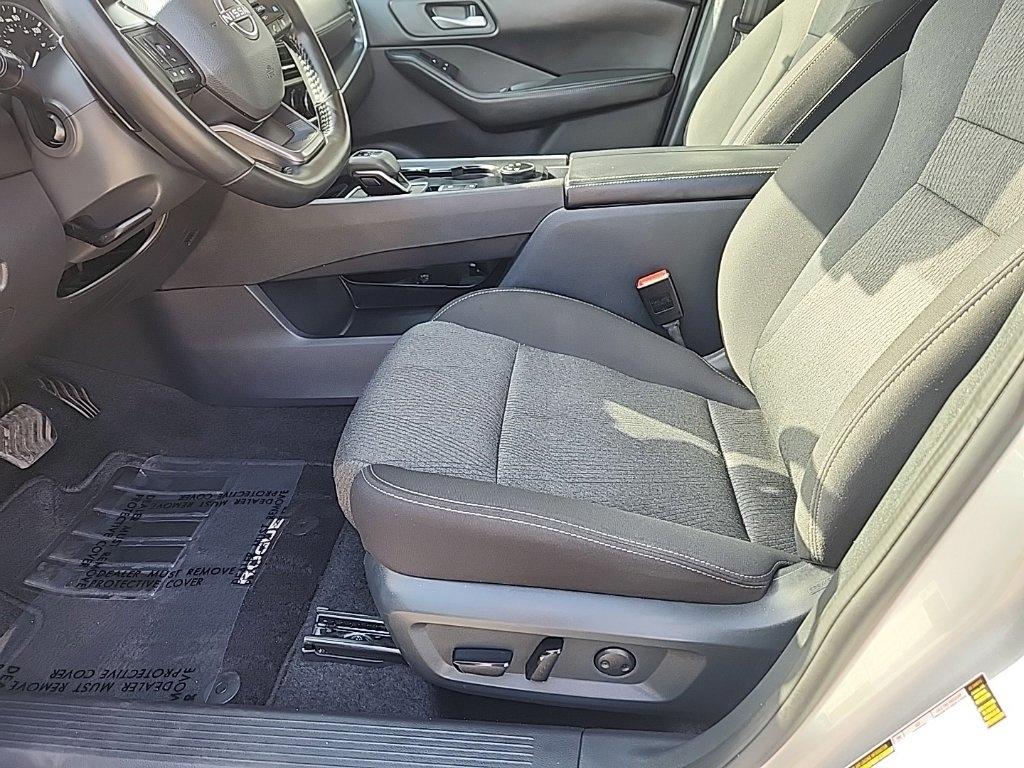 2025 Nissan Rogue SV - 7