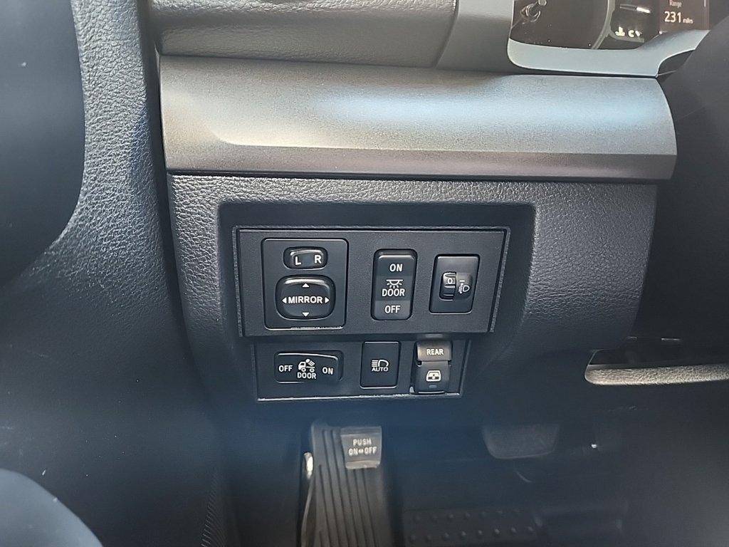2018 Toyota Tundra photo 11 of 17