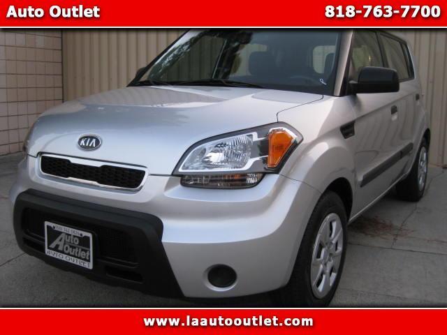 2010 Kia Soul 2010 KIA SOUL IS CARFAX CERTIFIED ONE OWNER CAR SILVER WITH BLACK CLOTH INTERIOR 5 S