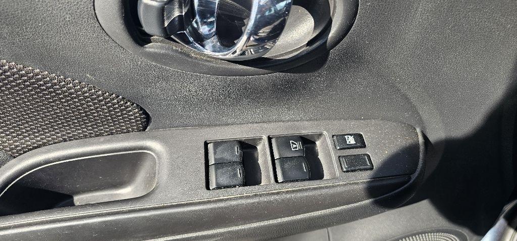 2017 Nissan Versa Sedan photo 6 of 12