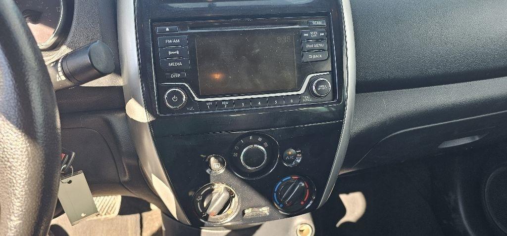 2017 Nissan Versa Sedan photo 10 of 12