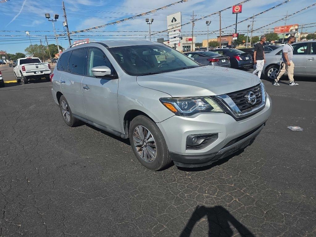 2017 Nissan Pathfinder photo 2 of 12