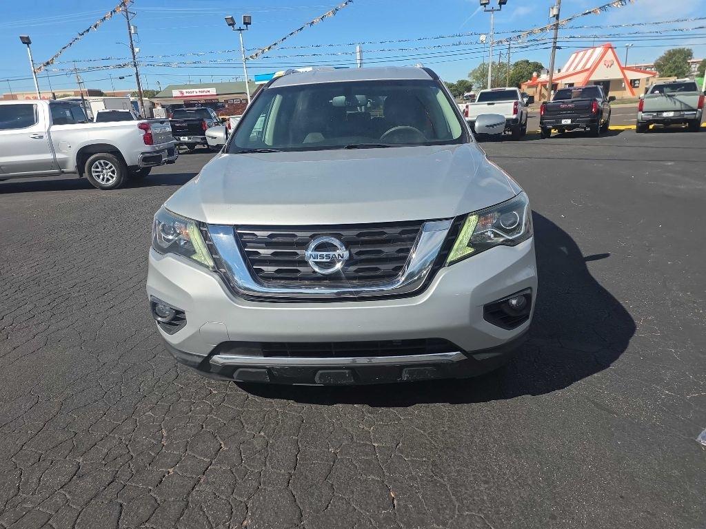 2017 Nissan Pathfinder photo 4 of 12