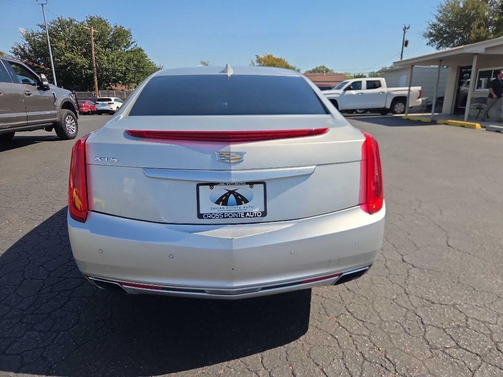 2016 Cadillac XTS photo 2 of 9