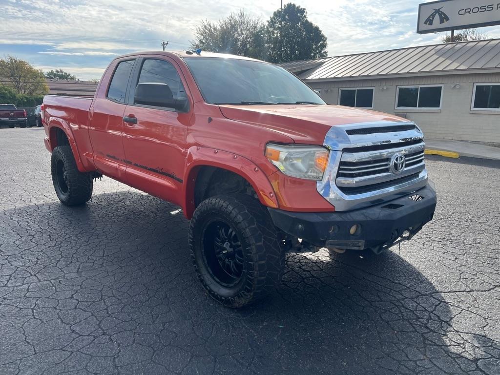 2016 Toyota Tundra 4WD Truck photo 2 of 14