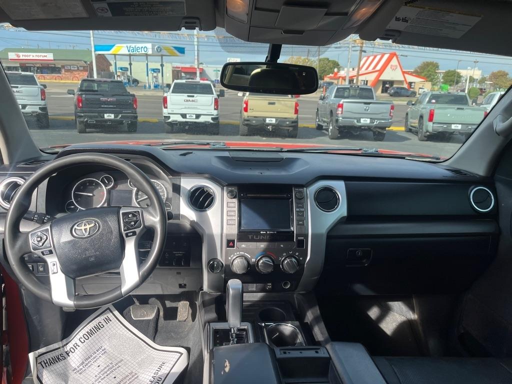 2016 Toyota Tundra 4WD Truck photo 10 of 14