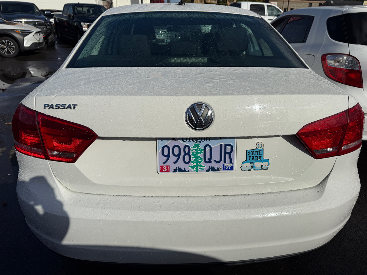 Volkswagen Passat 2.5L S W/Appearance 2014