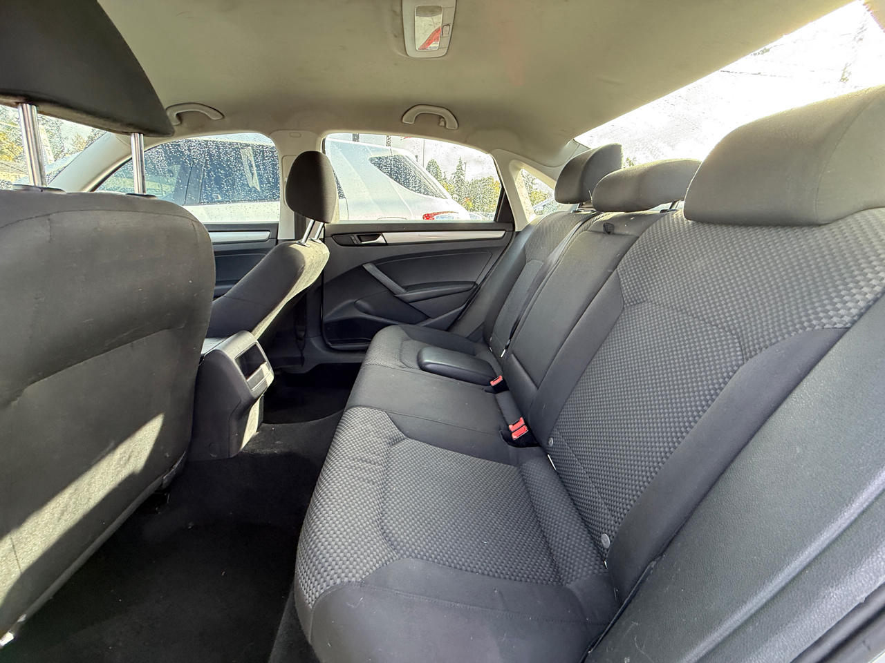 Volkswagen Passat 2.5L S W/Appearance 2014