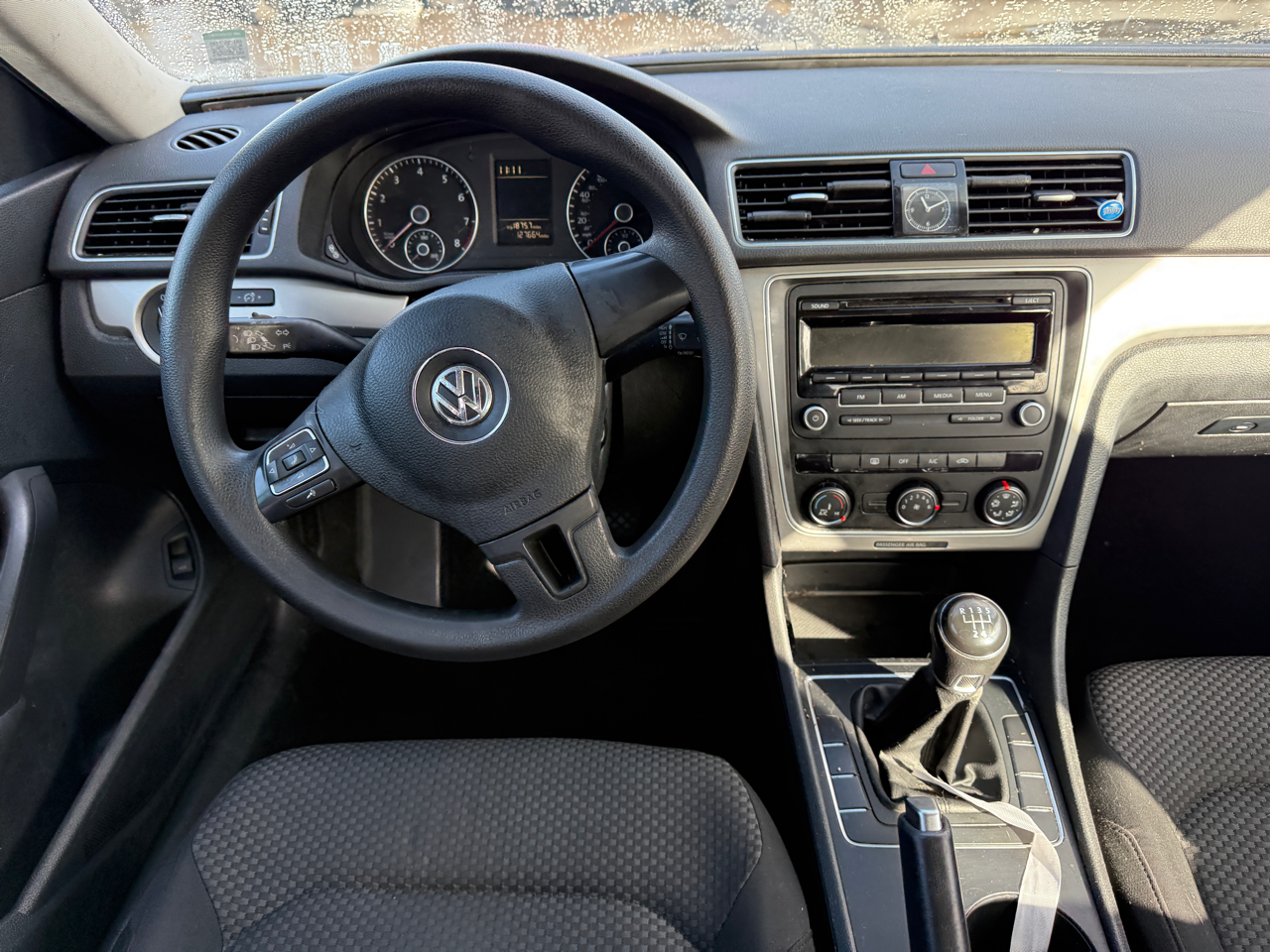 Volkswagen Passat 2.5L S W/Appearance 2014