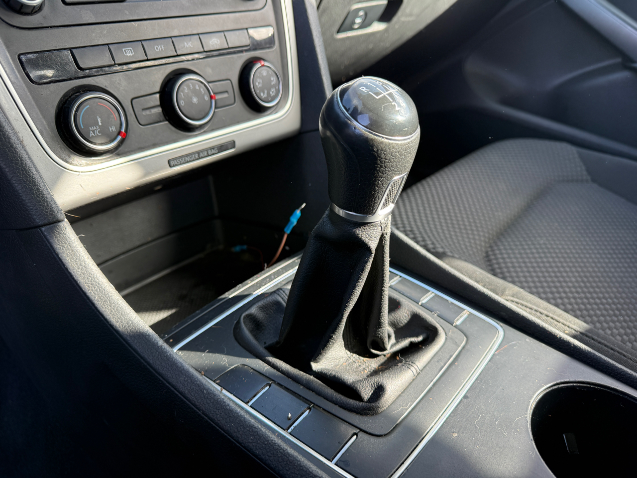 Volkswagen Passat 2.5L S W/Appearance 2014