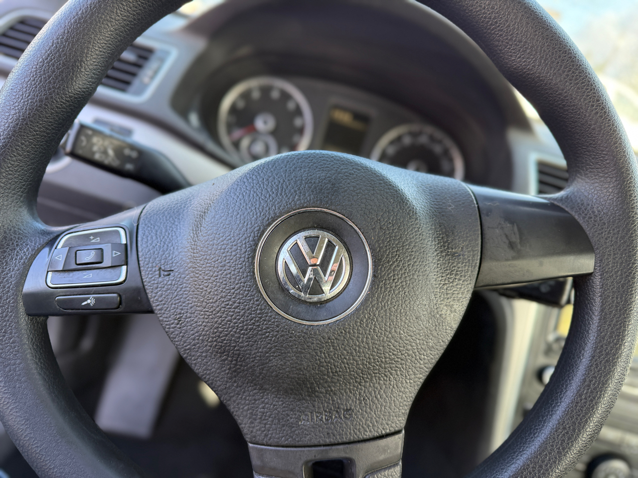 Volkswagen Passat 2.5L S W/Appearance 2014