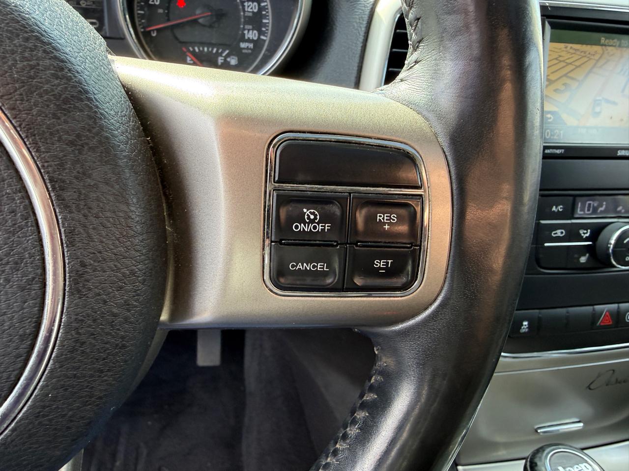 Jeep Grand Cherokee Laredo 4WD 2012