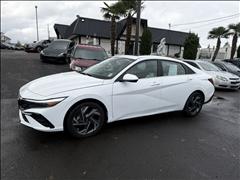 2024 Hyundai Elantra 