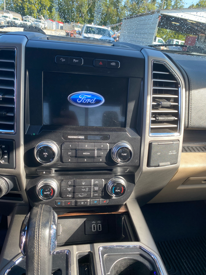 Ford F-150 4WD SuperCrew 145" Lariat 2016 Ford F-150 4WD SuperCrew 145" Lariat 2016