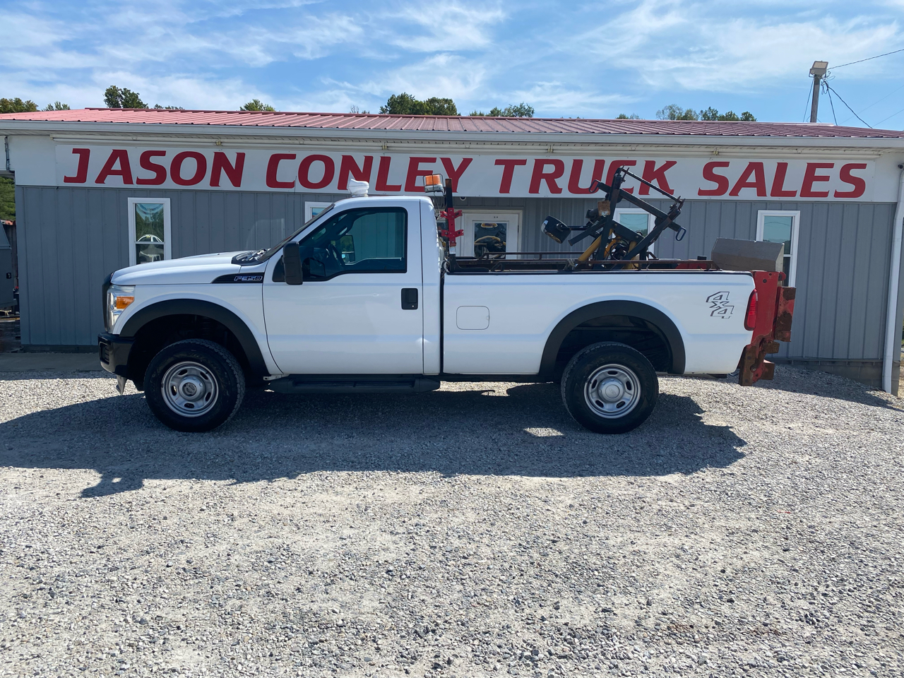 Ford Super Duty F-350 SRW 4WD Reg Cab 137" XLT 2012 Ford Super Duty F-350 SRW 4WD Reg Cab 137" XLT 2012