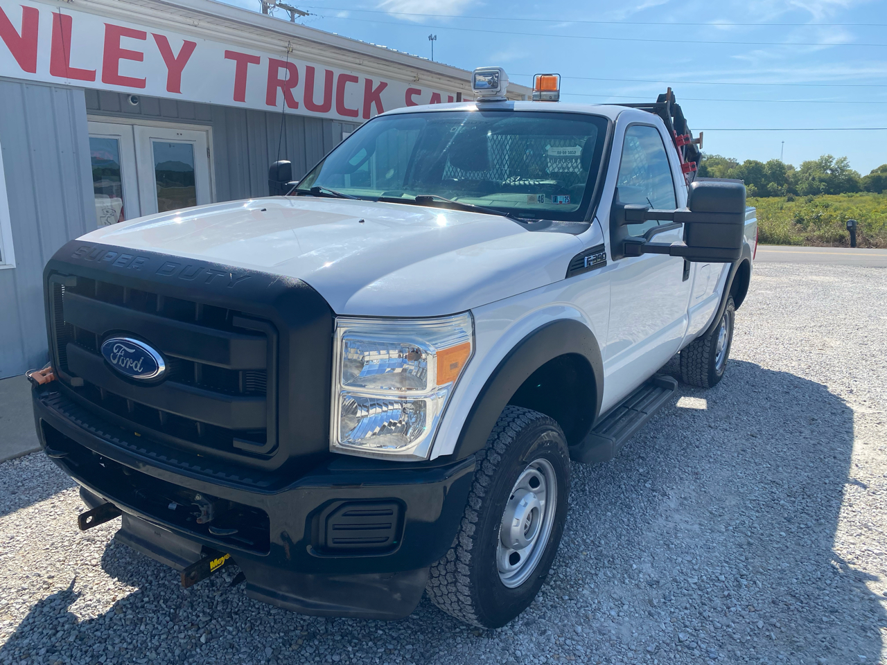 Ford Super Duty F-350 SRW 4WD Reg Cab 137" XLT 2012 Ford Super Duty F-350 SRW 4WD Reg Cab 137" XLT 2012